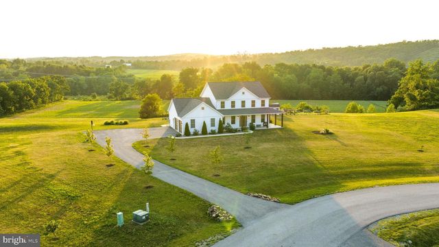50 BELLA TERRA DR, Shermans Dale, PA 17090