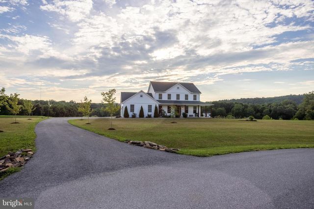 50 BELLA TERRA DR, Shermans Dale, PA 17090
