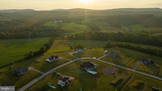 50 BELLA TERRA DR, Shermans Dale, PA 17090