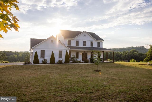50 BELLA TERRA DR, Shermans Dale, PA 17090