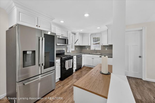 2460 N Eifert Road, Holt, MI 48842