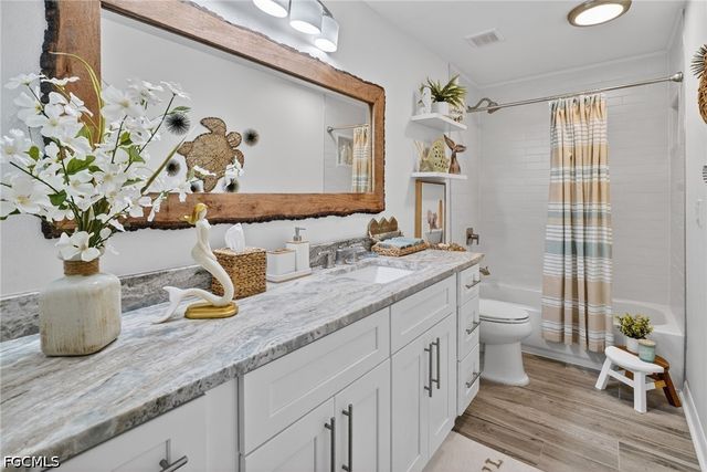 6458 Royal Woods DR, Fort Myers, FL 33908