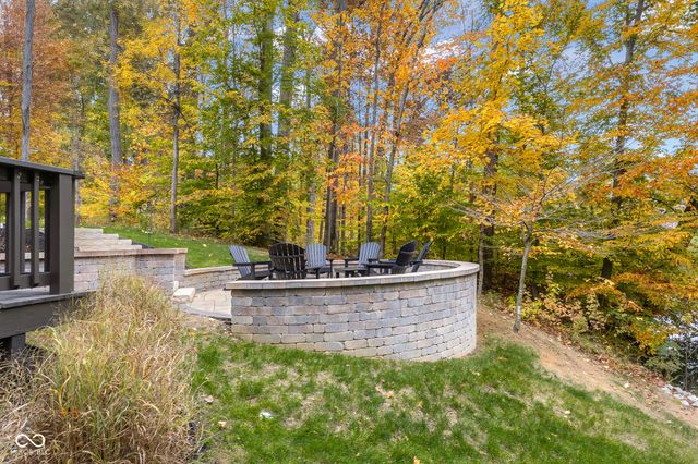 5059 Oak Ridge Trail, Columbus, IN 47201