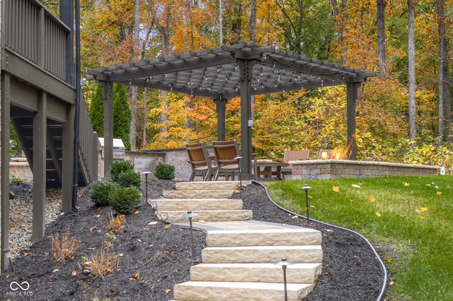 5059 Oak Ridge Trail, Columbus, IN 47201