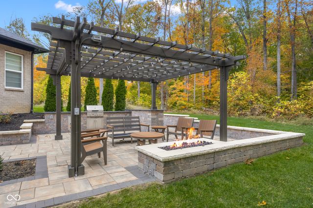 5059 Oak Ridge Trail, Columbus, IN 47201