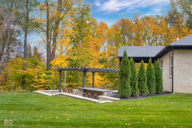 5059 Oak Ridge Trail, Columbus, IN 47201