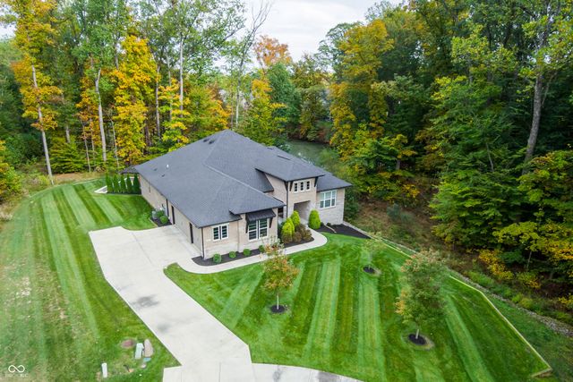 5059 Oak Ridge Trail, Columbus, IN 47201