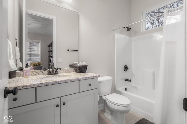 5059 Oak Ridge Trail, Columbus, IN 47201