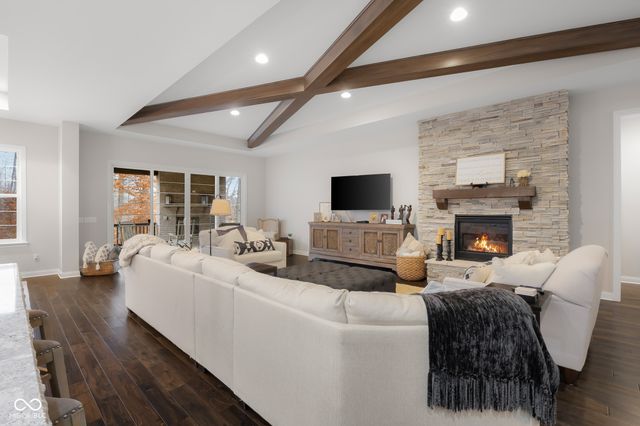 5059 Oak Ridge Trail, Columbus, IN 47201