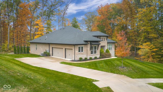 5059 Oak Ridge Trail, Columbus, IN 47201