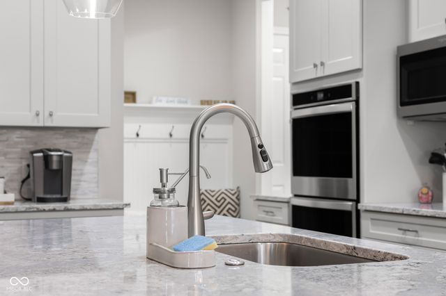 5059 Oak Ridge Trail, Columbus, IN 47201