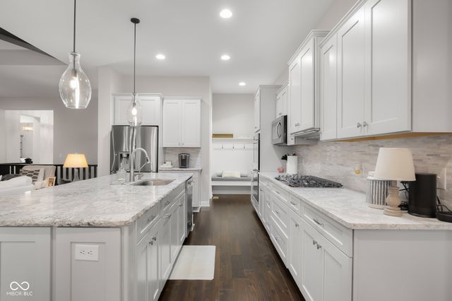 5059 Oak Ridge Trail, Columbus, IN 47201