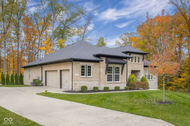 5059 Oak Ridge Trail, Columbus, IN 47201