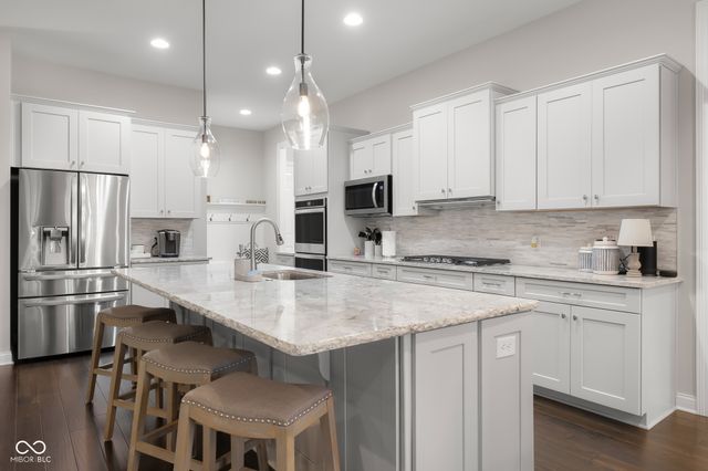 5059 Oak Ridge Trail, Columbus, IN 47201