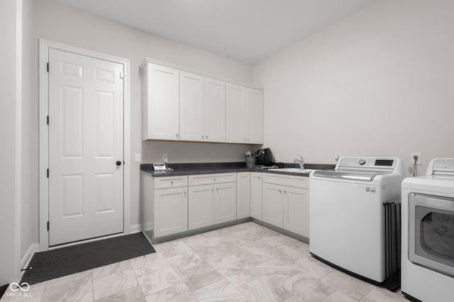 5059 Oak Ridge Trail, Columbus, IN 47201