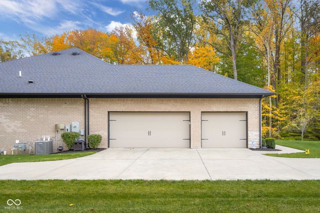 5059 Oak Ridge Trail, Columbus, IN 47201