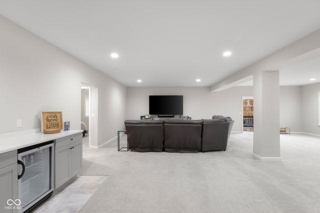 5059 Oak Ridge Trail, Columbus, IN 47201