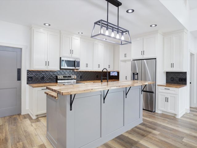 319 S Pecan Street, Bells, TX 75414