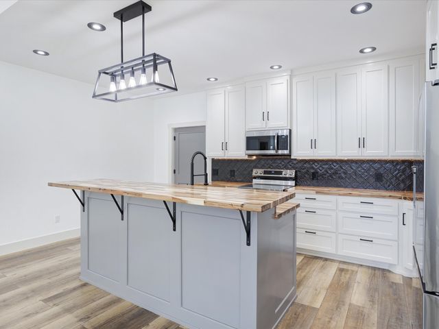 319 S Pecan Street, Bells, TX 75414