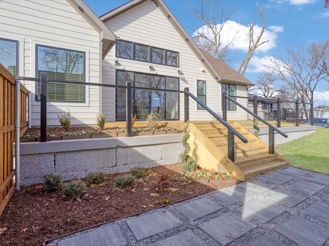 319 S Pecan Street, Bells, TX 75414