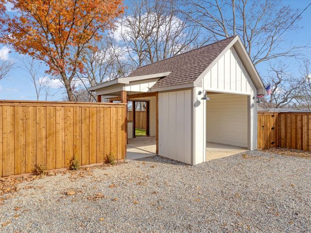 319 S Pecan Street, Bells, TX 75414