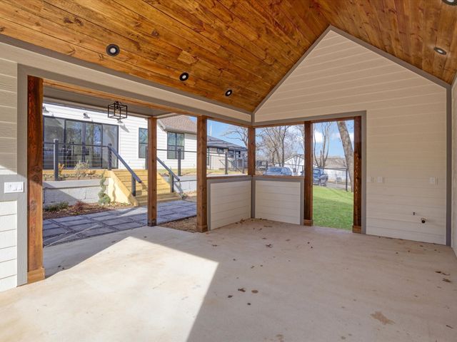 319 S Pecan Street, Bells, TX 75414