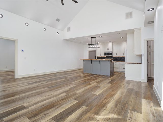 319 S Pecan Street, Bells, TX 75414