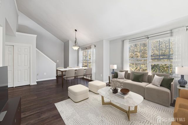 21 Park Square, Metuchen, NJ 08840