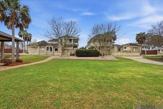7250 Scappare Dr, Oscar, LA 70762