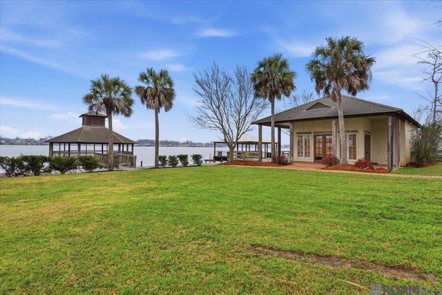 7250 Scappare Dr, Oscar, LA 70762