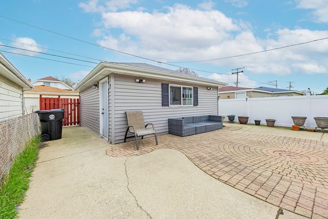 3739 Clinton Avenue, Berwyn, IL 60402