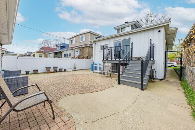 3739 Clinton Avenue, Berwyn, IL 60402