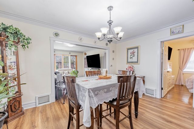 3739 Clinton Avenue, Berwyn, IL 60402