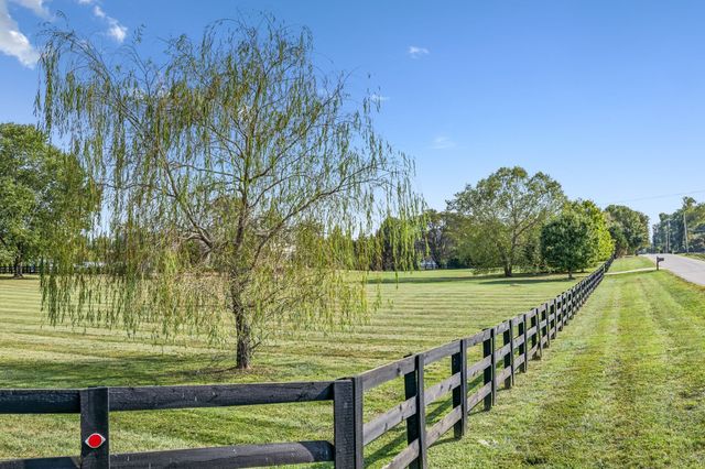 2864 Sawyer Bend Rd, Franklin, TN 37069