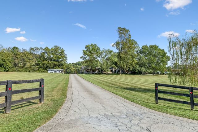 2864 Sawyer Bend Rd, Franklin, TN 37069