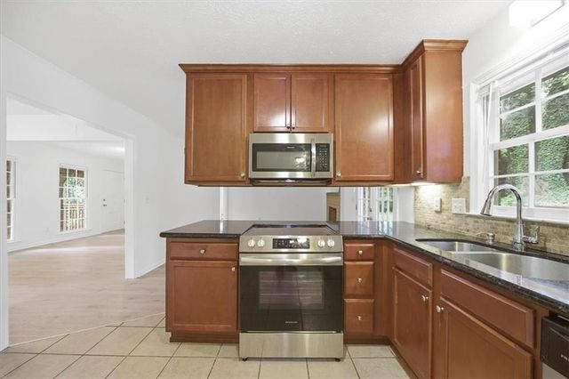 6542 Payton Woods Lane, Tucker, GA 30084