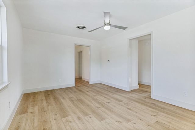 7800 Gaston Avenue, Fort Worth, TX 76116