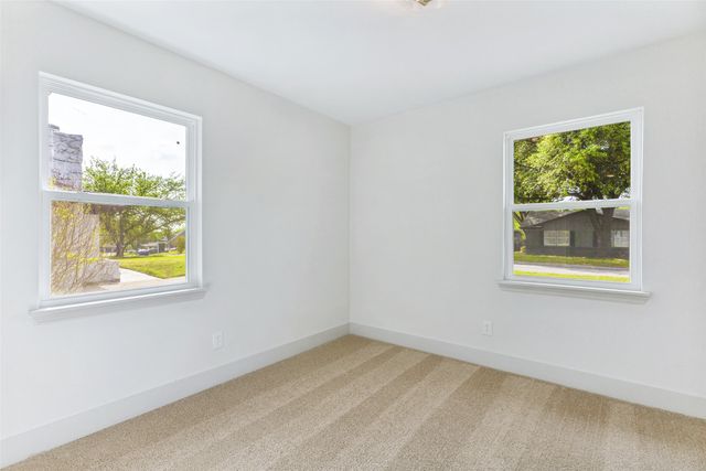 7800 Gaston Avenue, Fort Worth, TX 76116