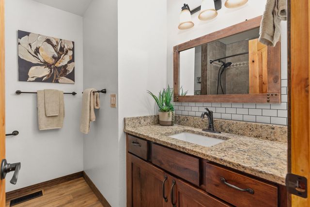 7204 W Kendick Ave, Nine Mile Falls, WA 99026