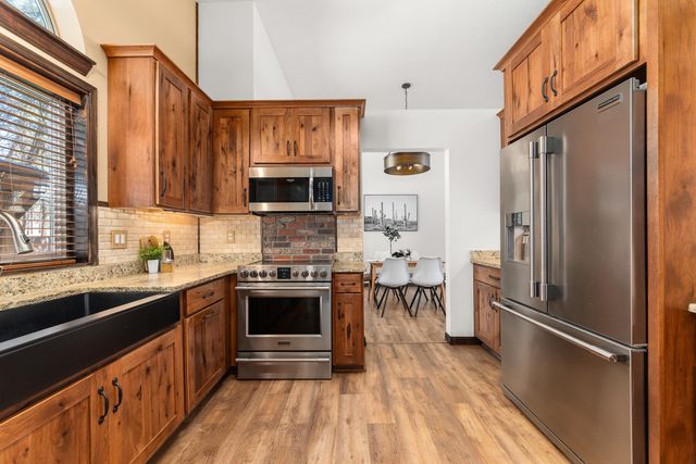 7204 W Kendick Ave, Nine Mile Falls, WA 99026