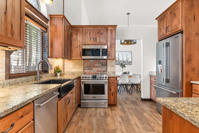 7204 W Kendick Ave, Nine Mile Falls, WA 99026