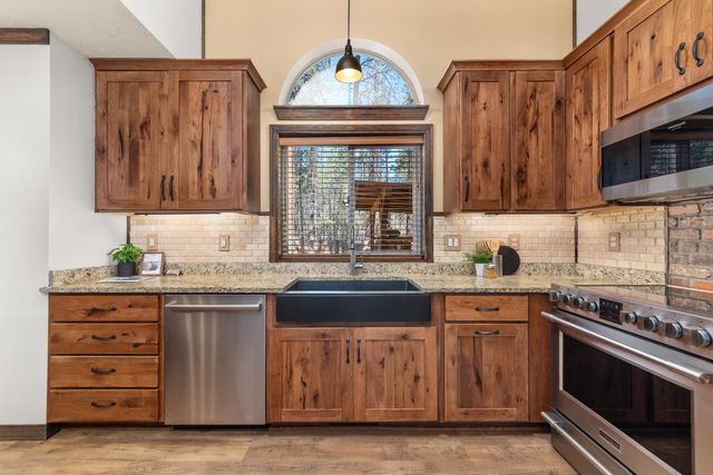 7204 W Kendick Ave, Nine Mile Falls, WA 99026