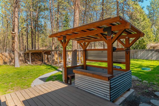 7204 W Kendick Ave, Nine Mile Falls, WA 99026