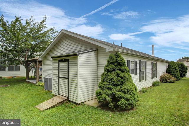 22 LANTERN LN, Shippensburg, PA 17257