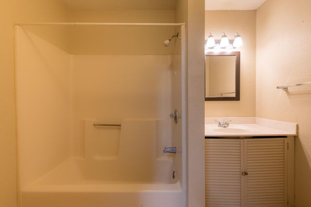 217 S Pickwick Avenue, Springfield, MO 65802