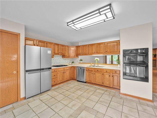1420 Towne Square Dr, Mccandless, PA 15101