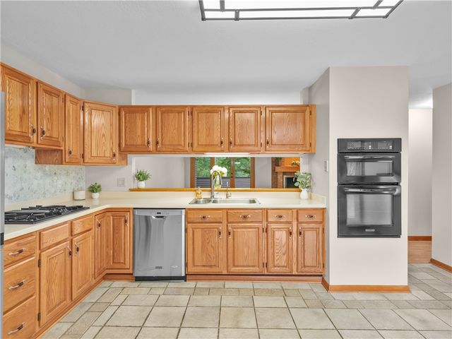 1420 Towne Square Dr, Mccandless, PA 15101