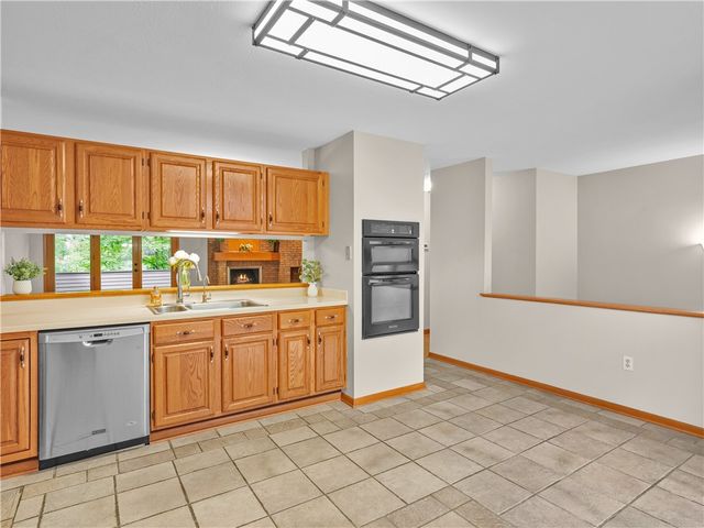 1420 Towne Square Dr, Mccandless, PA 15101