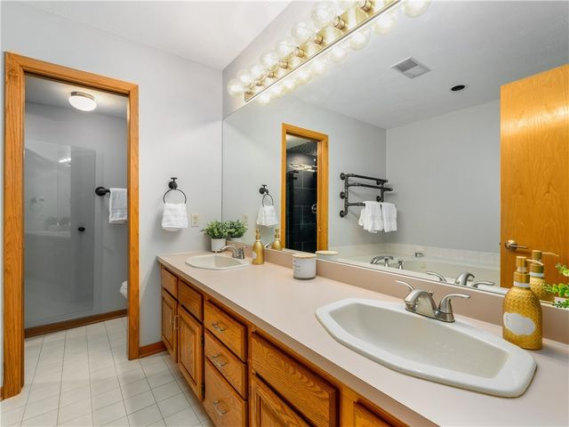 1420 Towne Square Dr, Mccandless, PA 15101