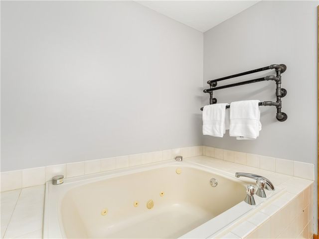1420 Towne Square Dr, Mccandless, PA 15101